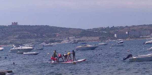 Großes SUP mit mehreren Personen in Mellieha Bay