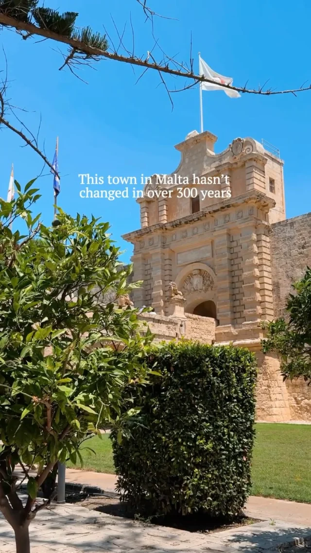 This town in Malta hasn’t changed in over 300 years.🏰Nicknamed the Silent City, Mdina feels like a living museum. ✨Behind its massive sandstone walls are narrow alleys, palaces, and hidden courtyards untouched by time.Once home to Malta’s nobility, it’s a place where horse-drawn carriages still echo through empty streets.Step inside, and you’re walking through centuries of history—no traffic, no noise, just timeless beauty.Discover more beautiful cities in Malta, full of history and charm, in our digital travel guide (link in bio!) 🍷🍃#maltathingstodo #maltahotspots #maltahiddengems #maltamuseums #maltaart #maltaculture #whattodoinmalta #thisismalta #travelinspo #visitmalta #secretmalta #maltalife #maltadiaries #whattodoinmalta #Mdina #Valletta