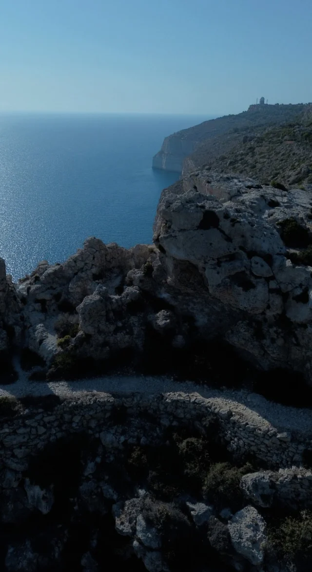 Is this the perfect place for a picnic date with a stunning sunset? 🍃 Send this to someone you'd love to bring with you!📍 Dingli CliffsFollow us for simple, useful tips for your trip to Malta 🌴🐠🐚Things to do in Malta | Tips for visiting Malta | Visit Malta |  Malta activities | Malta travel guide#autumnvibes #september #cliffs #maltaguide #dinglicliffs