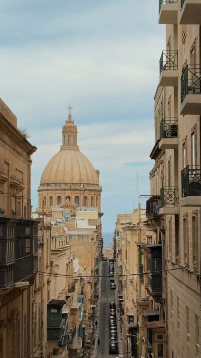 Anyone else in love with this City? 😍🌺✈️📍 Valletta, Malta👀 Follow for Malta travel tips!Share this with the person you want to visit with ✈️Valletta | Fortress city | Unesco world heritage | knights of Malta | medieval city | architecture history | historical travel